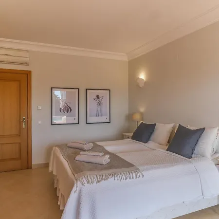 Vivenda Kristina Βίλα