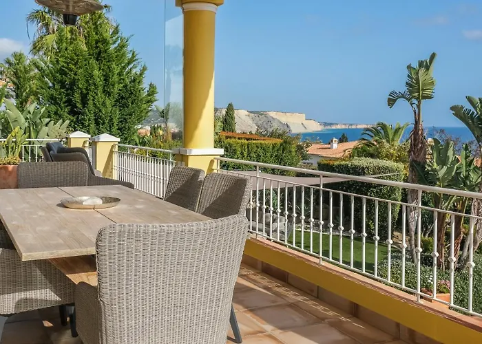 Vivenda Kristina Βίλα