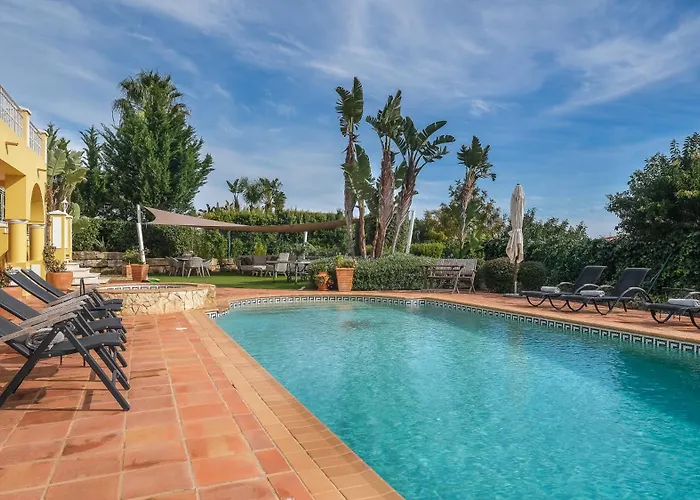 Vivenda Kristina Βίλα *